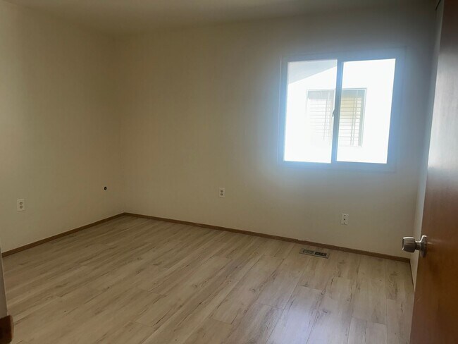 Building Photo - OPEN HOUSE 6/14/26 11:00-1:00