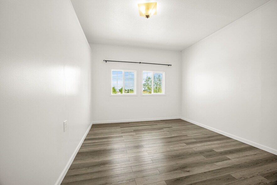 Building Photo - 5750 Whipshaw Rd
