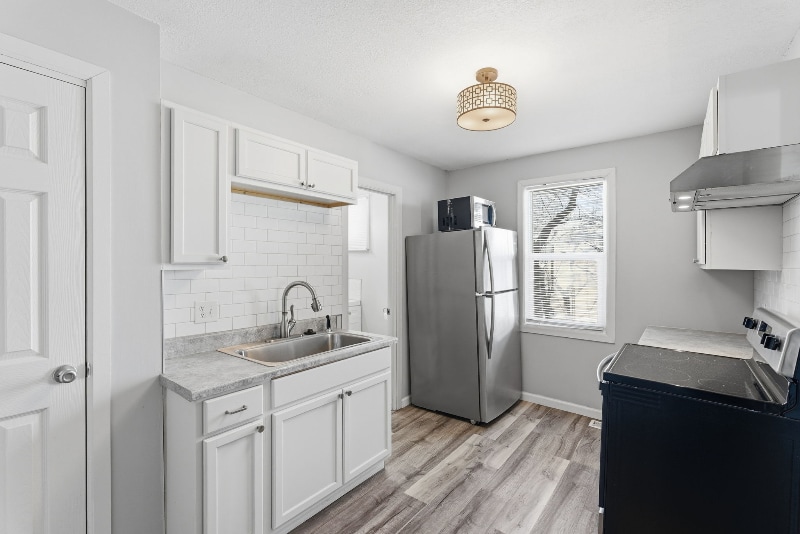 Building Photo - 851 S Millwood Ave