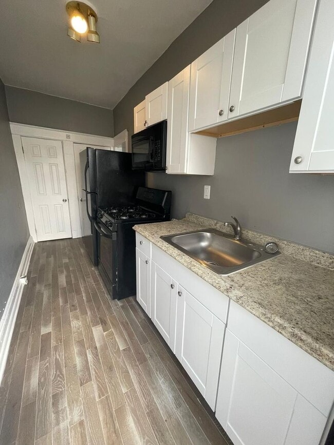 Building Photo - 3 Bedroom Home with Porch, Fenced Yard, and Water Included on Barclay Street