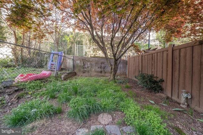 Building Photo - 4643 Mansion St