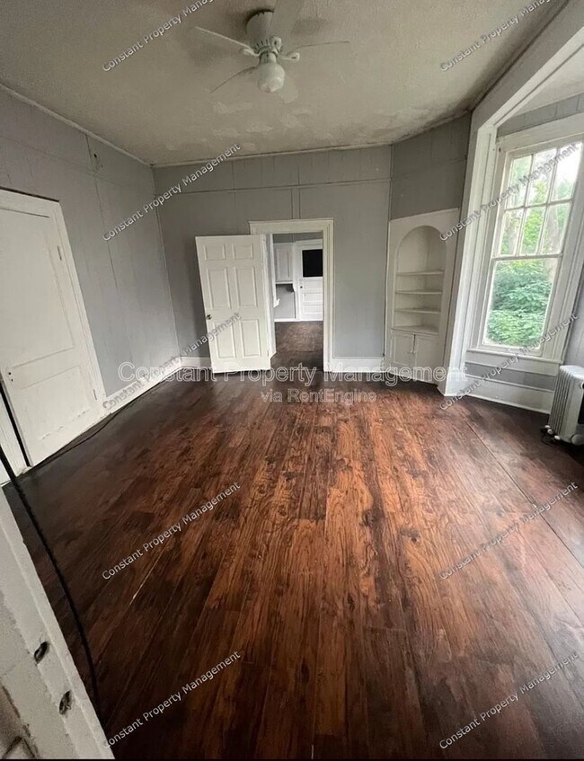 Building Photo - 616 W Poplar St