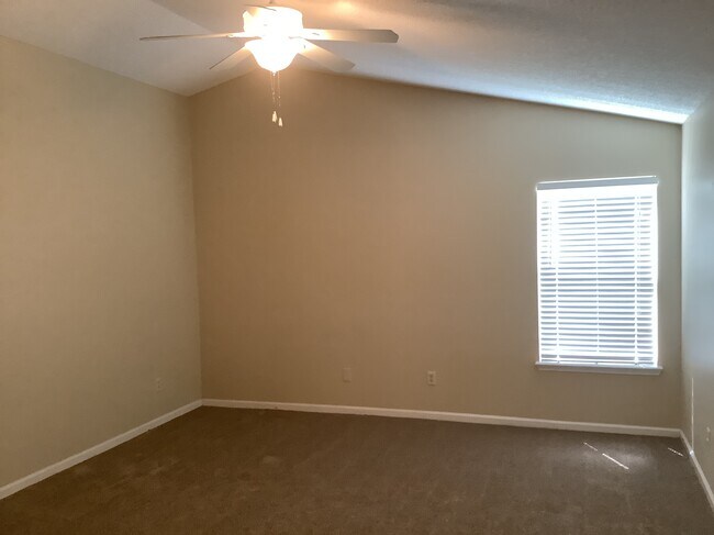 Building Photo - 3268 Volley Dr