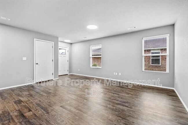 Building Photo - 236 E Anabranch Ct