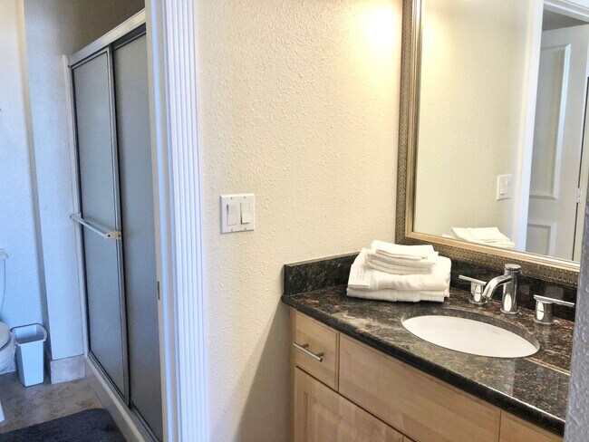 Building Photo - **MOVE-IN-SPECIAL $500 OFF 1st MO RENT** M...