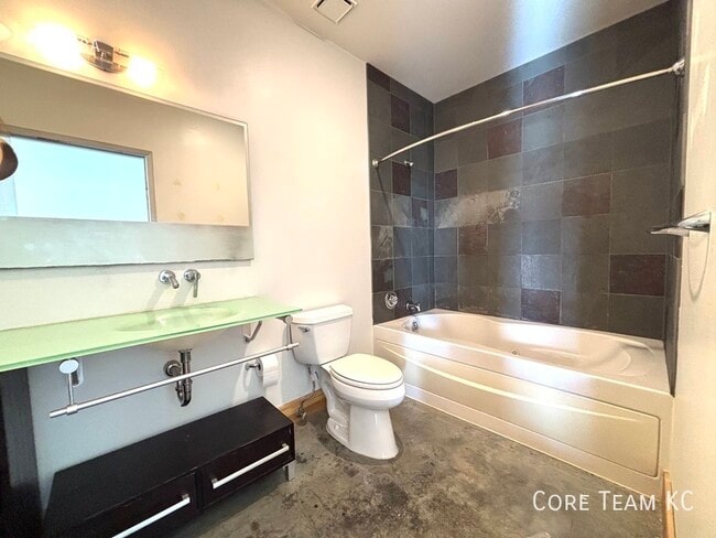 Building Photo - 382 W 22nd St