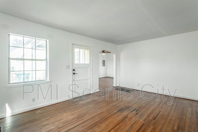 Building Photo - 210 Chickamauga Rd