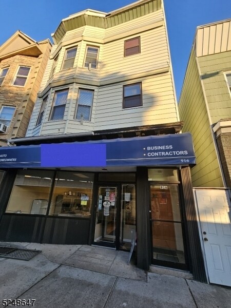 Building Photo - 916 Broadway