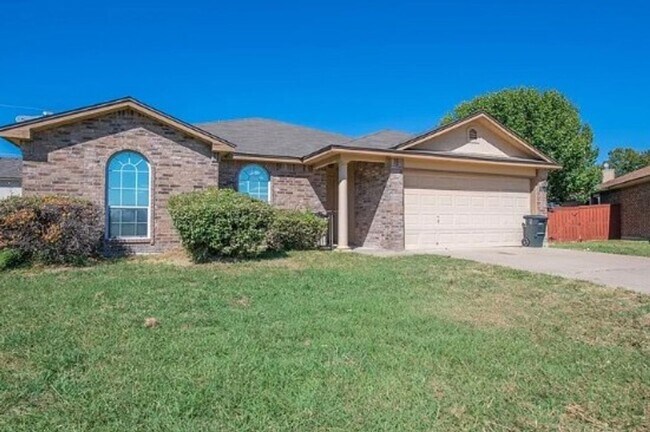Primary Photo - BEAUTIFUL AND SPACIOUS HOME