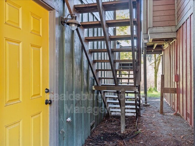 Building Photo - 14975 River Rd