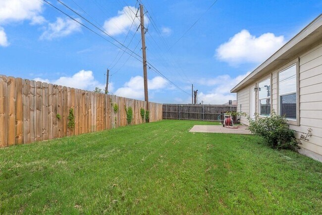Building Photo - 6213 Balcony Ln