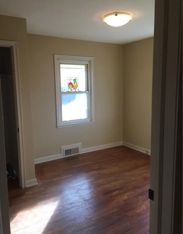 Building Photo - 2208 W 48th St