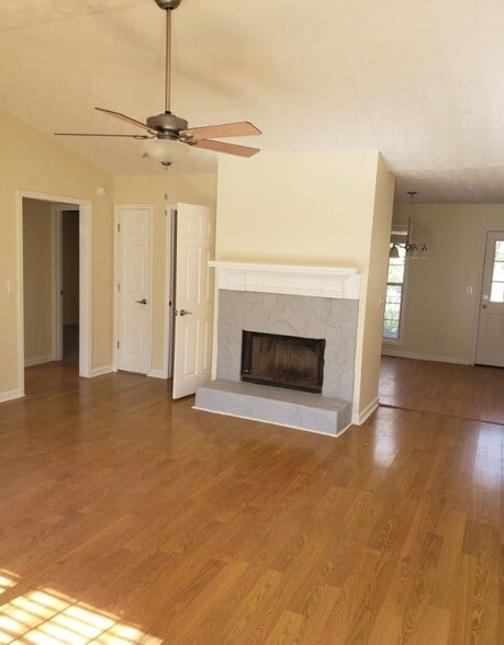 Building Photo - 3708 Willow Tree Cir