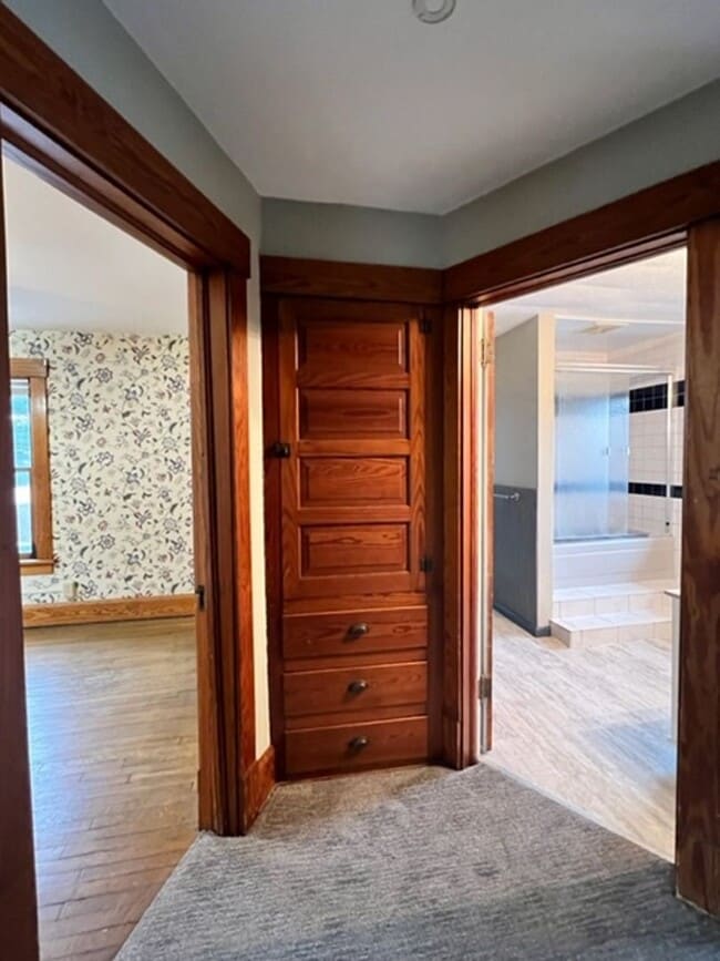 Building Photo - Very spacious 3 bedroom home for rent - Ca...