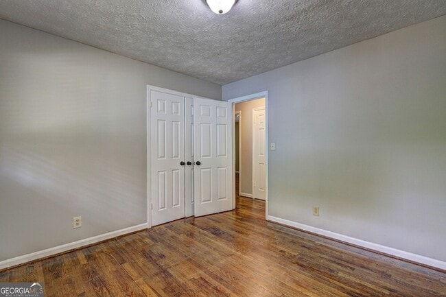 Building Photo - 215 Hubbard St