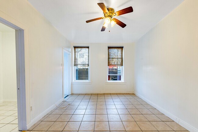 Building Photo - 2109 W Cullerton St