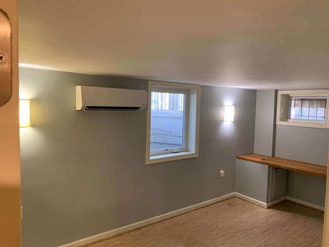 Building Photo - 524 Whittier St NW