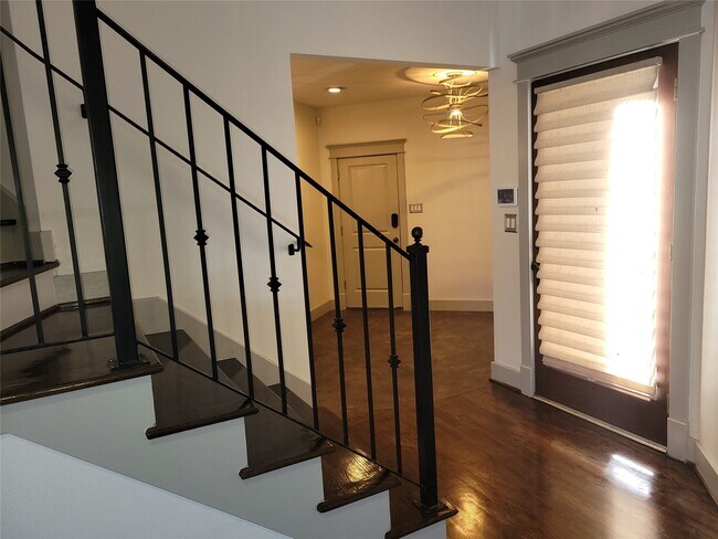 Building Photo - 4914 Rose St