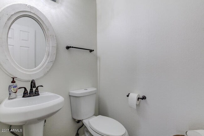 Building Photo - 2829 E Glenhaven Dr