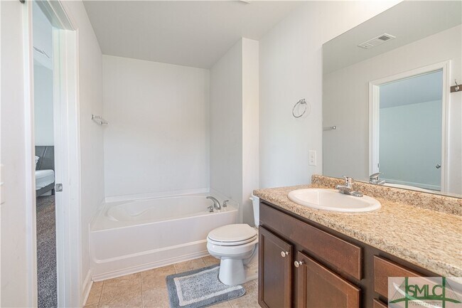 Building Photo - 620 Bledsoe Dr