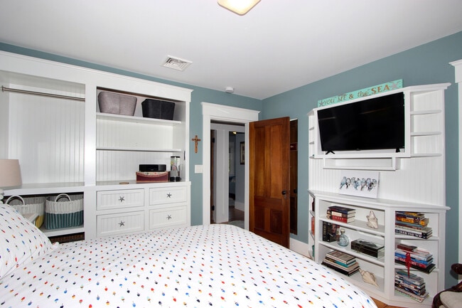 Building Photo - 351 Barlows Landing Rd