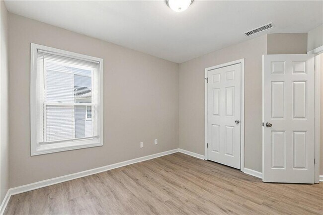 Building Photo - 1607 Jonesboro Rd SE
