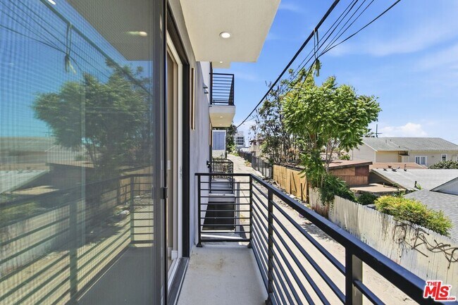 Building Photo - 227 N Burlington Ave