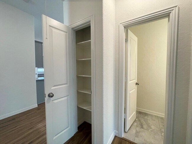 Building Photo - 205 Baralo St