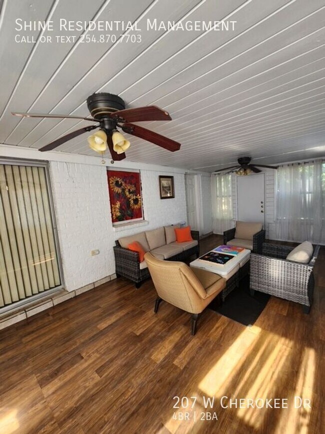 Building Photo - 207 W Cherokee Dr