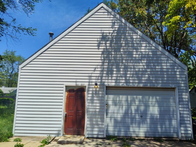 Building Photo - 2307 Madonna Ave