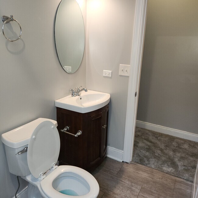 BATHROOM - 4440 W Maypole Ave