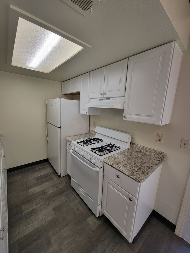 Building Photo - 2 Story Condo in Corning - Richfield Garde...