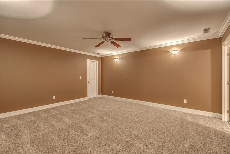Building Photo - 2208 Stanford Ct