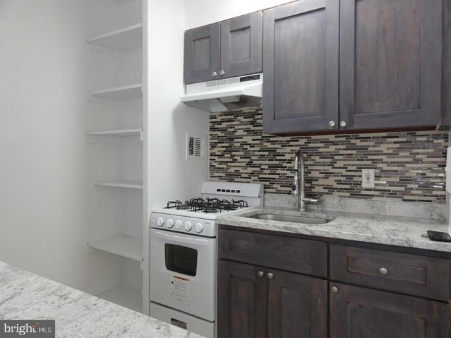 Building Photo - 2101 Chestnut St