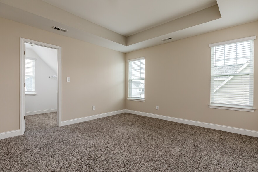 Building Photo - 290 Brentmoor Dr