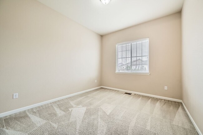 Building Photo - 4 Bed/4Bath Ranch-style home in the sought-after Meadow Mountain Villas community of southwest Lo...