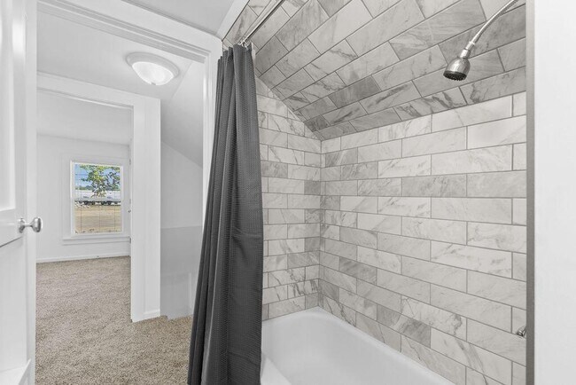 Building Photo - 927 Camden Ave
