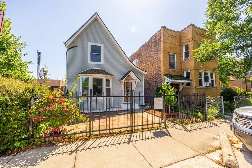Building Photo - 3147 N Spaulding Ave