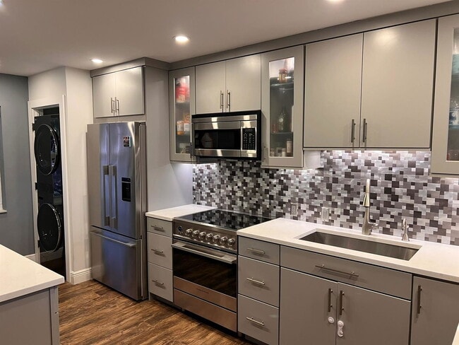 Building Photo - 3175 NE 48th Ct