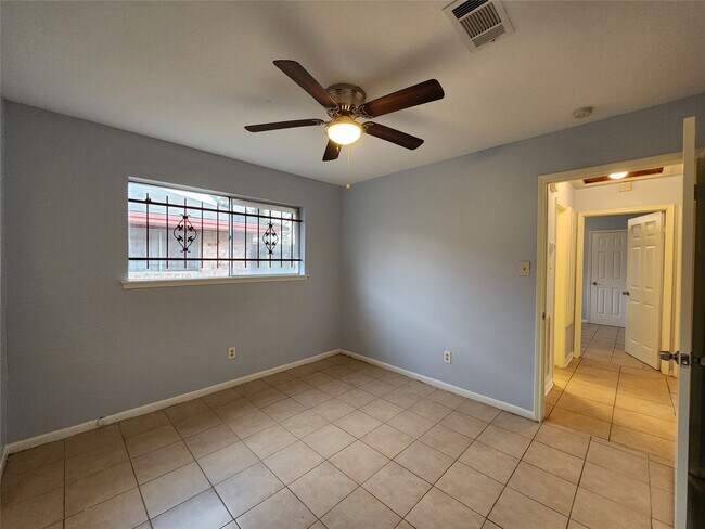 Building Photo - 9619 Guest St