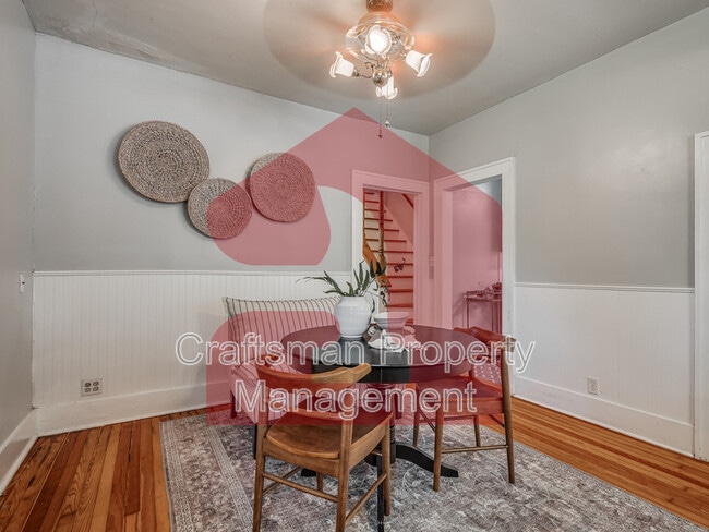 Building Photo - 1501 Gladstone Terrace