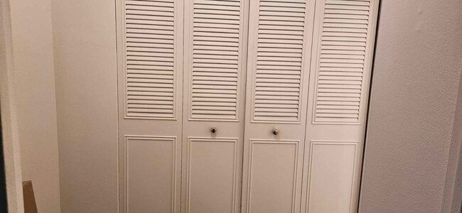 Building Photo - 555 W Cornelia Ave