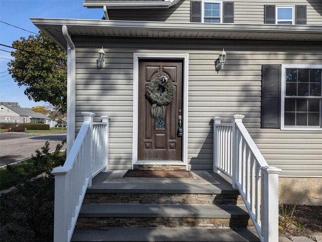 Building Photo - 12 Maple Ct
