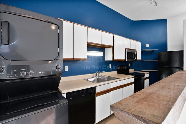 Building Photo - 1160 S Brook St