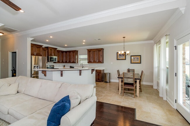 Building Photo - 405 Claystone Rd