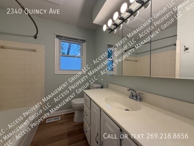 Building Photo - 2340 Quincy Ave