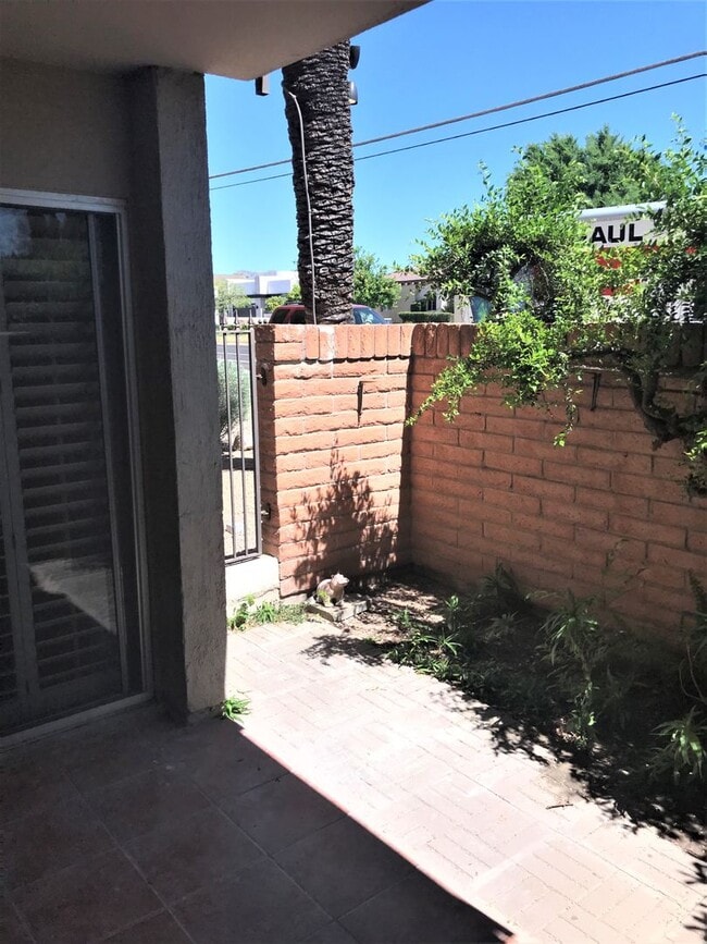 Building Photo - **FABULOUS- 1br/1ba CONDO (CAMELBACK & ARCADIA)