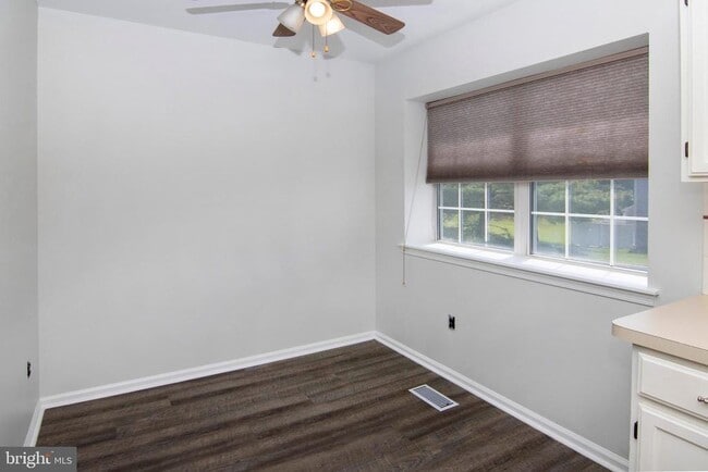 Building Photo - 1010 Hillsboro Ct