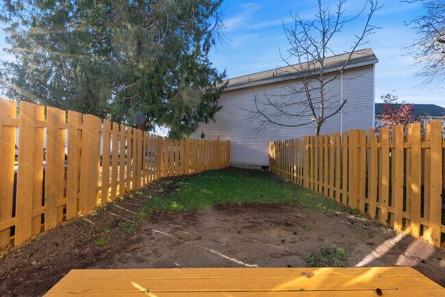 Building Photo - 2811 SE 125th Ave