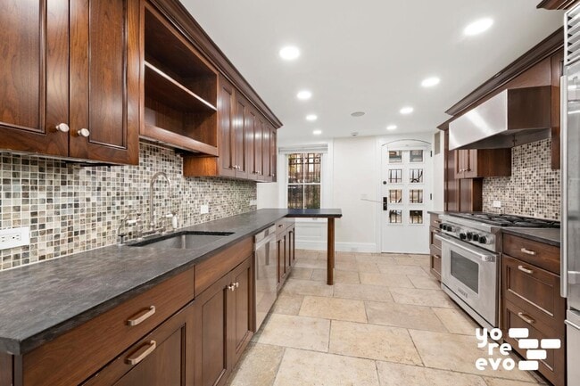 Building Photo - East 49th Street